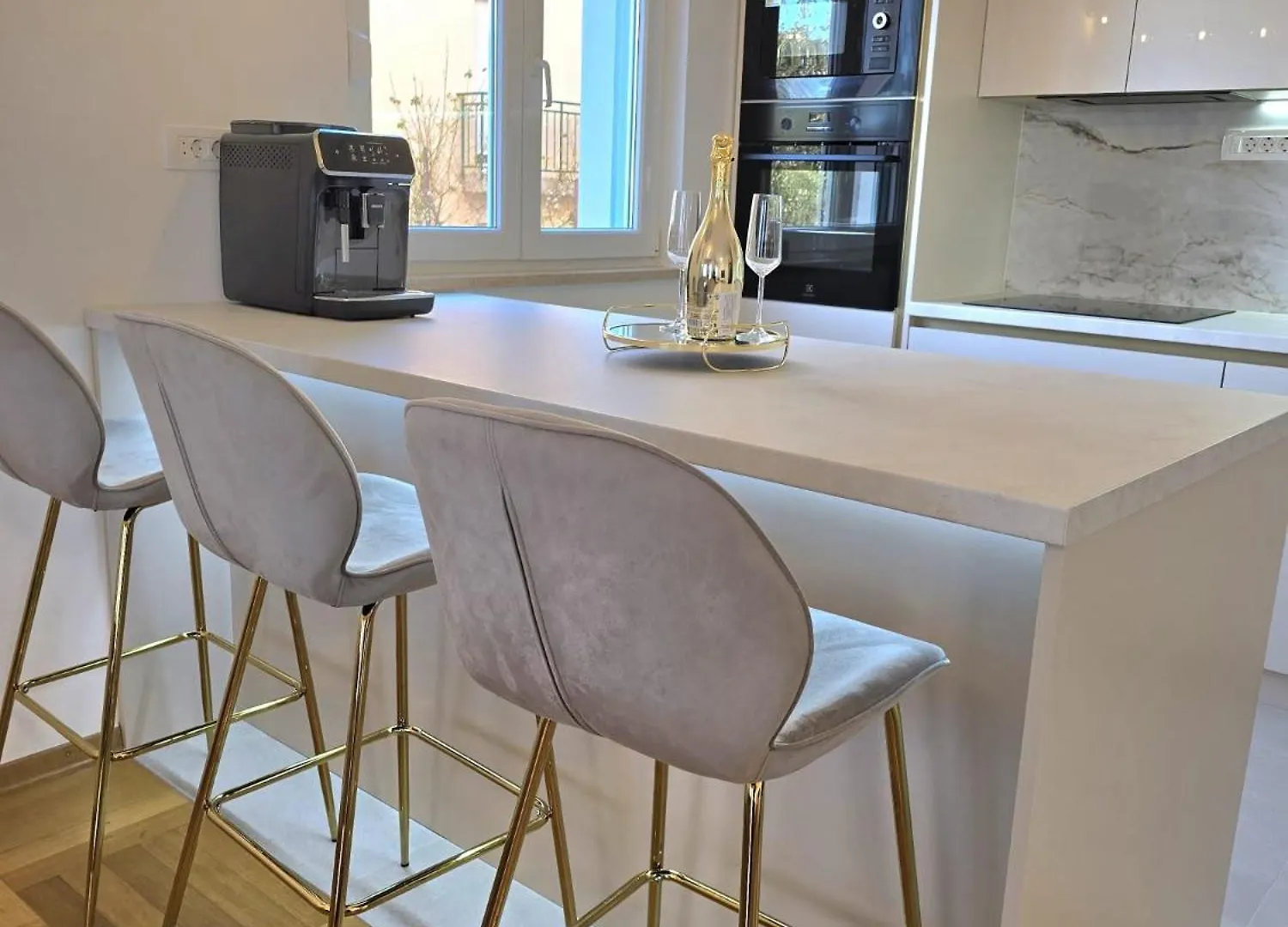 Marivi - Luxury Apartment Above The Beach Znjan スプリト
