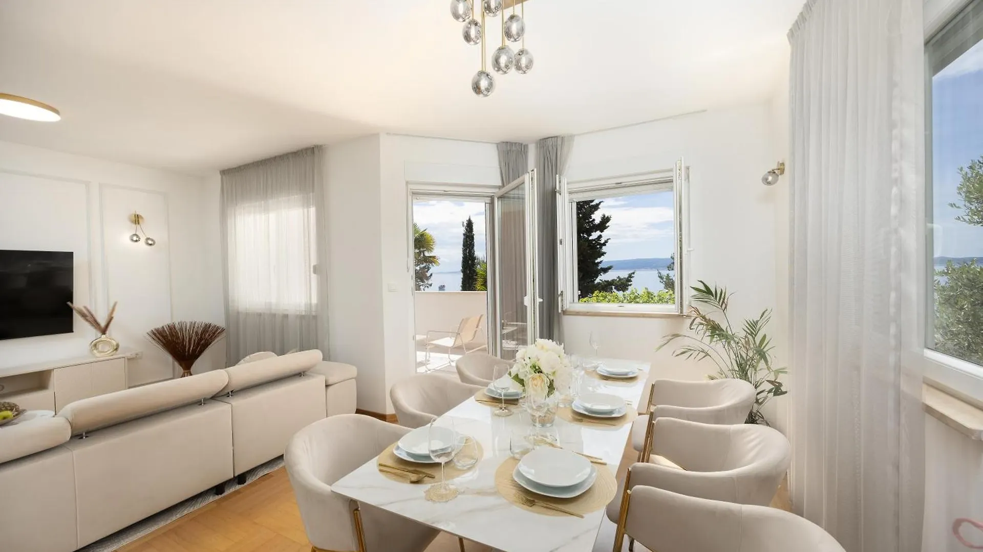 Marivi - Luxury Apartment Above The Beach Znjan location