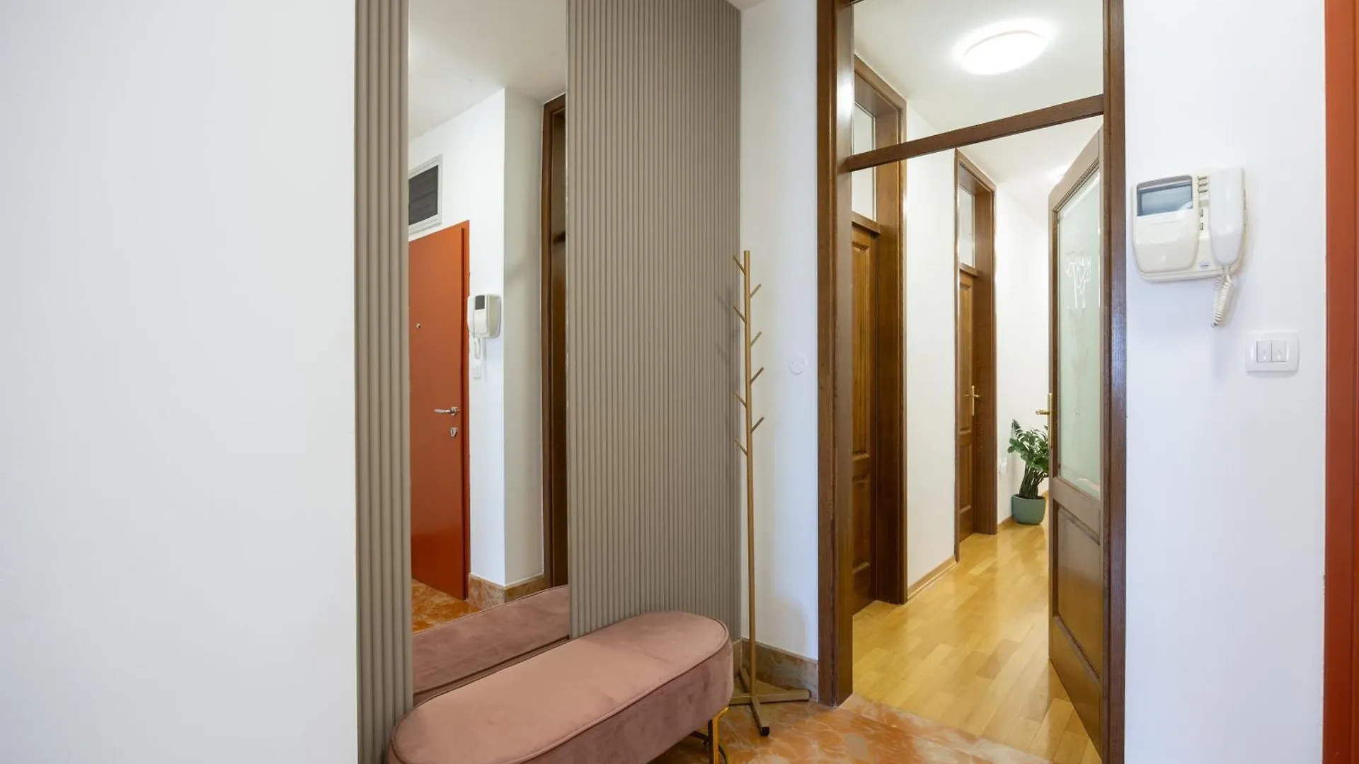 Marivi - Luxury Apartment Above The Beach Znjan スプリト